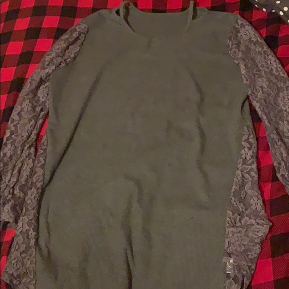 Long sleeve gray shirt with lace - Picture 1 of 1